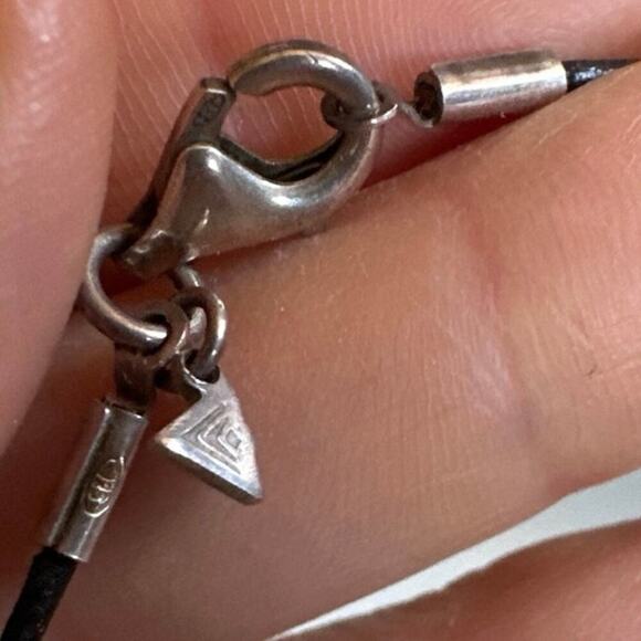 Silpada N1687 Black Leather Sterling Silver Small Hammered Circle Necklace - Picture 3 of 3